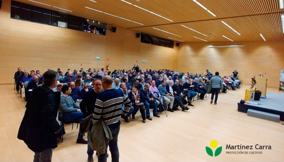 Sistema Tessior de BASF. Gran asistencia de viticultores en la charla presentación.